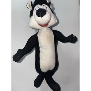 Vintage 1997 Warner bros looney tunes Astroworld plush PePe Le Pew 10”